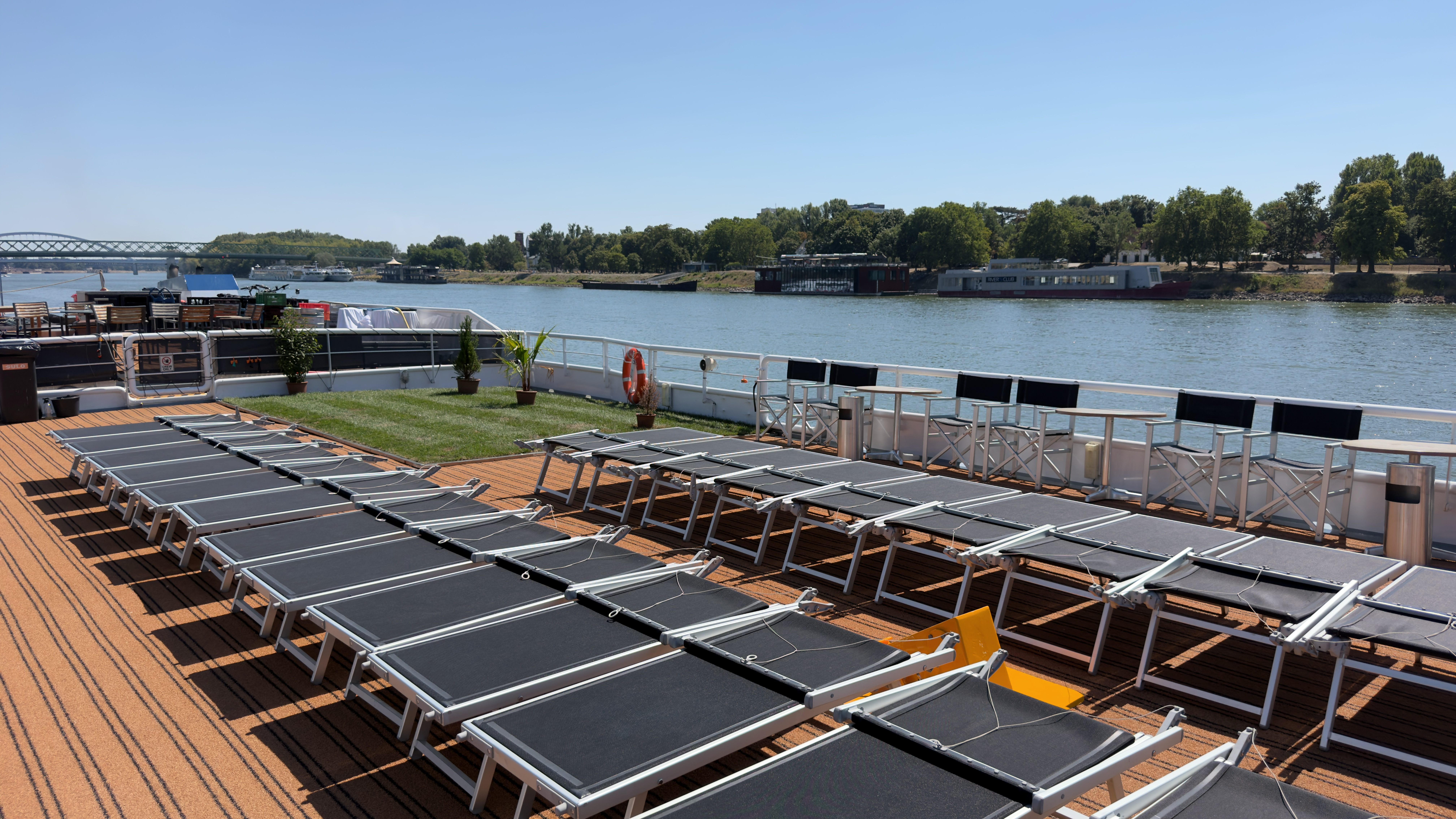 pooldeck
